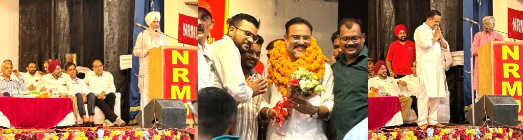 सेवानिवृत्ति पर एनआरएमयू के मंडल जनरल सेक्रेटरी डॉ निर्मल सिंह का विशाल जनसभा में यूनियन सदस्यों ने किया सम्मान